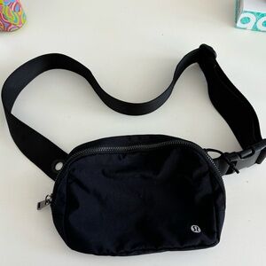 Lululemon Everywhere Belt Bag Black Brand New